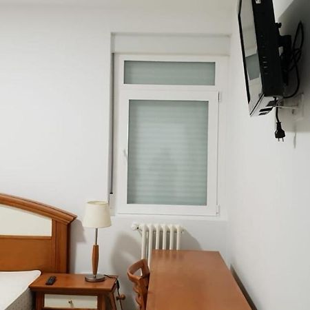 Aloja Madrid Bed & Breakfast Exterior photo