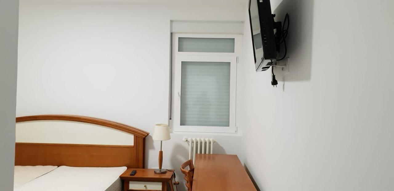 Aloja Madrid Bed & Breakfast Exterior photo
